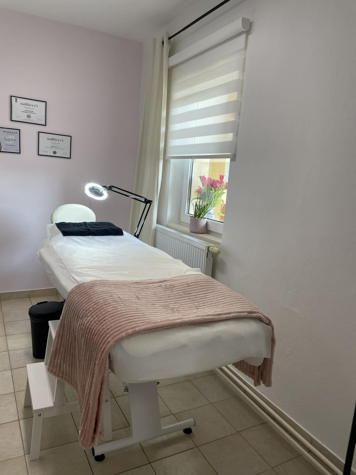 Treatment bed